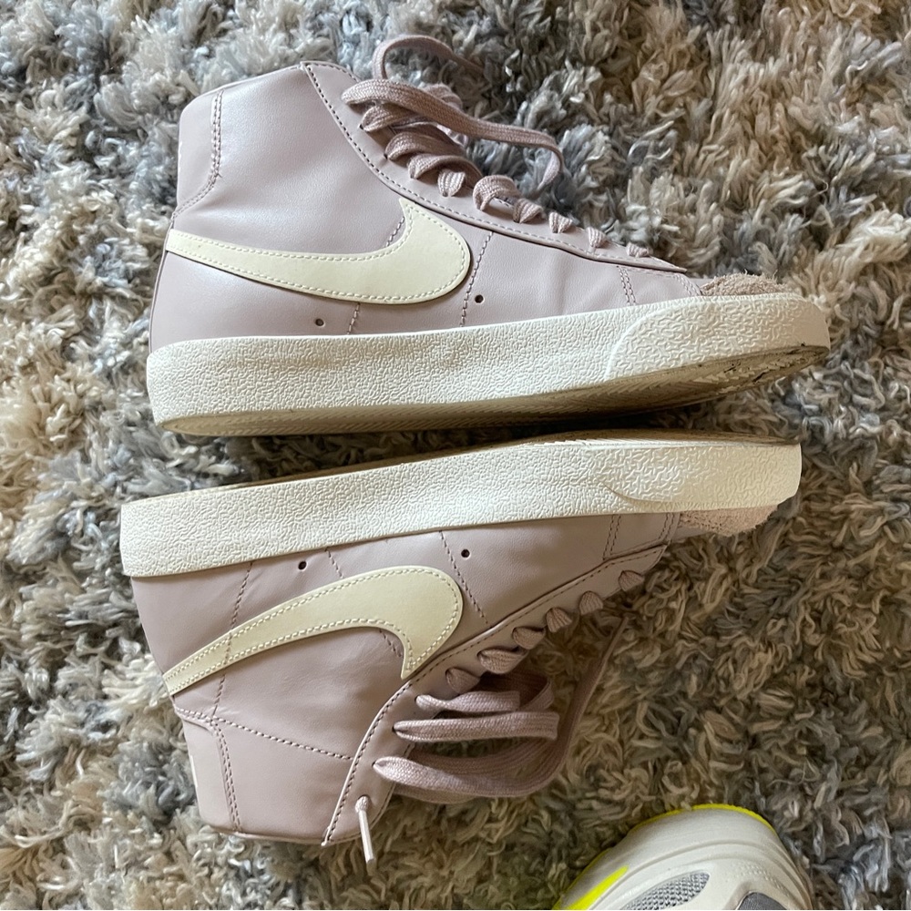 Size 7.5 Nike Blazer sneakers